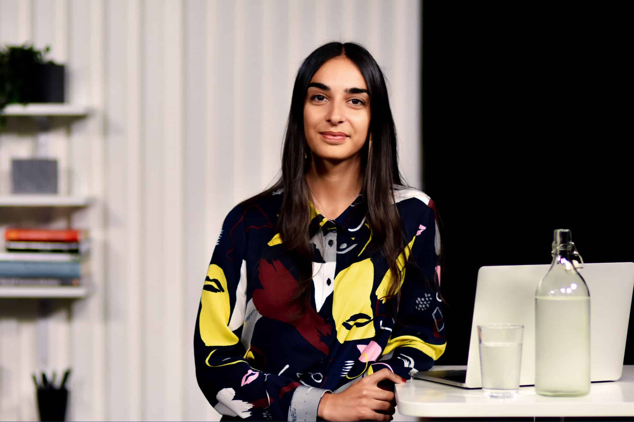 Mandana Karim i Moderskeppets studio
